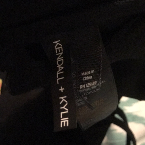 Kendall and Kylie Bikini - Picture 5 of 5